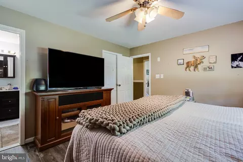 Bedroom - 3499 Forest Dr, Waldorf, MD 20601 photo 2 of 5