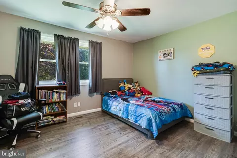 Bedroom - 3499 Forest Dr, Waldorf, MD 20601 photo 3 of 5