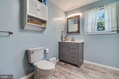 Bath - 3499 Forest Dr, Waldorf, MD 20601 photo 2 of 4