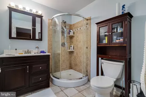 Bath - 3499 Forest Dr, Waldorf, MD 20601 photo 3 of 4