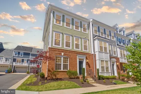 55 Jockey Dr, La Plata, MD 20646