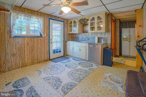 Entry Way - 7215 Benedict Ave, Benedict, MD 20612 photo 2 of 4