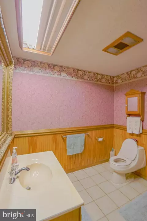 Bath - 7215 Benedict Ave, Benedict, MD 20612 photo 1 of 4