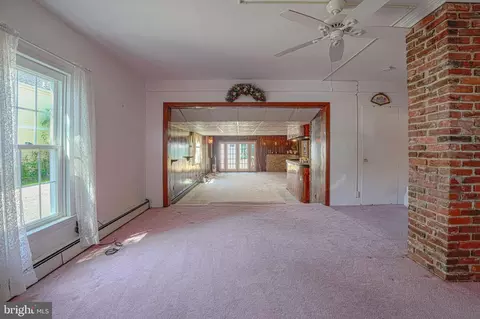 Living - 7215 Benedict Ave, Benedict, MD 20612 photo 4 of 5