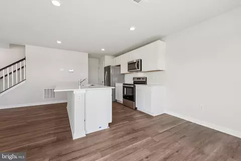 Entry Way - 449 Pinehurst St, La Plata, MD 20646 photo 4 of 14