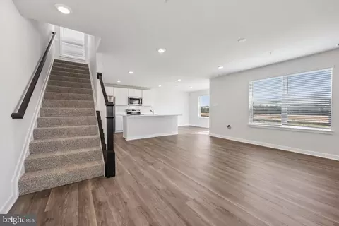 Entry Way - 449 Pinehurst St, La Plata, MD 20646 photo 2 of 14