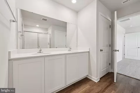 Entry Way - 449 Pinehurst St, La Plata, MD 20646 photo 10 of 14