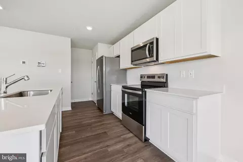 Entry Way - 449 Pinehurst St, La Plata, MD 20646 photo 5 of 14