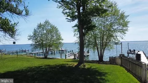 15081 Potomac River Dr, Cobb Island, MD 20625