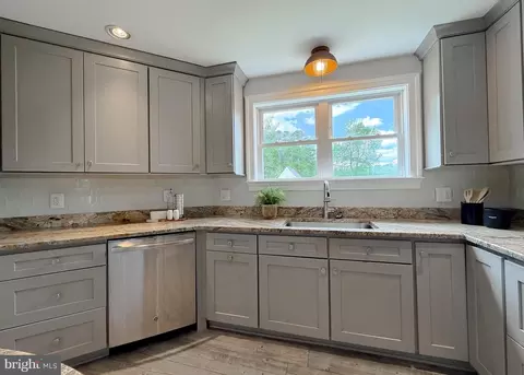 Kitchen - 7779 Bumpy Oak Rd, La Plata, MD 20646 photo 5 of 5