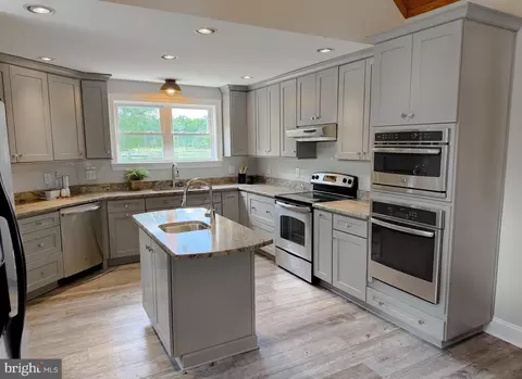 Kitchen - 7779 Bumpy Oak Rd, La Plata, MD 20646 photo 2 of 5