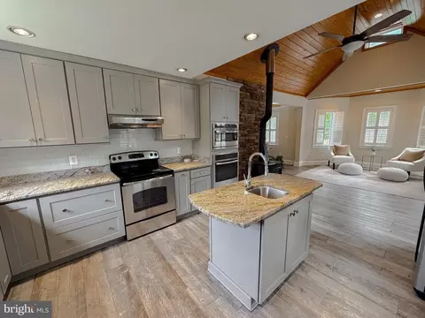 Kitchen - 7779 Bumpy Oak Rd, La Plata, MD 20646 photo 3 of 5