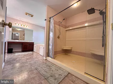 Bath - 11325 Ingels, Swan Point, MD 20645 photo 9 of 14
