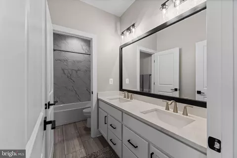 Bath - 3567 Longleaf Pine Ct, Brandywine, MD 20613 photo 3 of 3