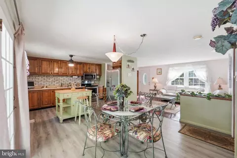 1034 Saint Pauls Dr, Waldorf, MD 20602
