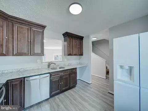Kitchen - 24 Keepsake Pl, Waldorf, MD 20602 photo 4 of 5