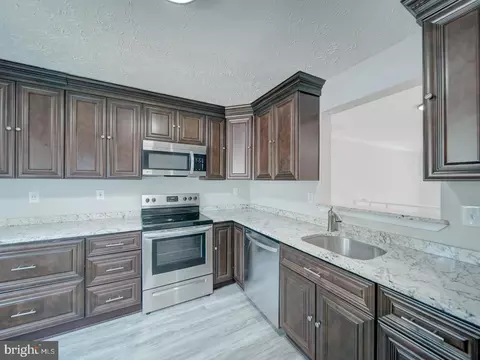 Kitchen - 24 Keepsake Pl, Waldorf, MD 20602 photo 2 of 5