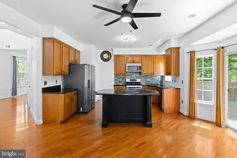 7753 Picadilly Ct, White Plains, MD 20695