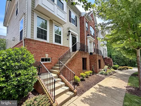 15 Mustang Dr, La Plata, MD 20646