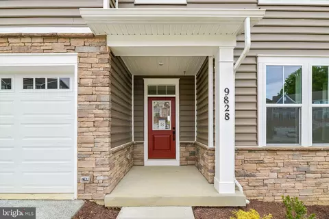 9898 Stonehaven Ct, Waldorf, MD 20601