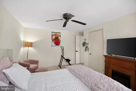 Bedroom - 2413 Pinefield Rd, Waldorf, MD 20601 photo 2 of 8