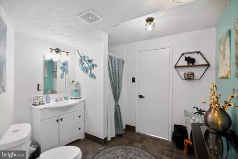 Bath - 2413 Pinefield Rd, Waldorf, MD 20601 photo 3 of 3