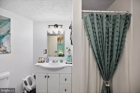 Bath - 2413 Pinefield Rd, Waldorf, MD 20601 photo 2 of 3