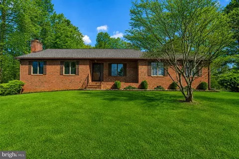 17082 Prince Frederick Rd, Hughesville, MD 20637