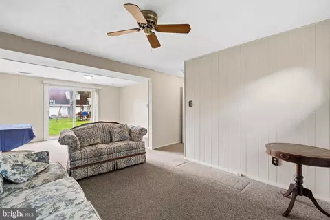 Living - 215 Compton Rd, Waldorf, MD 20602 photo 5 of 5