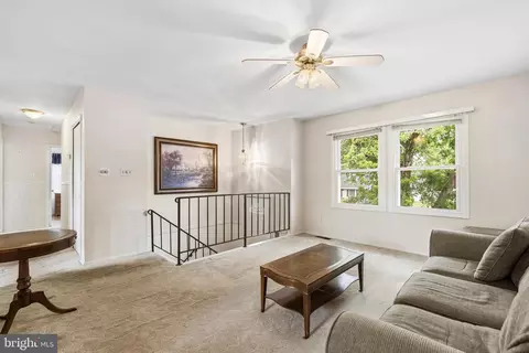 Living - 215 Compton Rd, Waldorf, MD 20602 photo 2 of 5