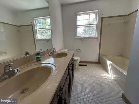 Bath - 3402 Williamsburg Dr, Waldorf, MD 20601 photo 1 of 2