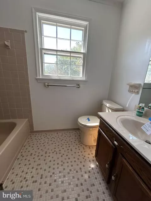Bath - 3402 Williamsburg Dr, Waldorf, MD 20601 photo 2 of 2