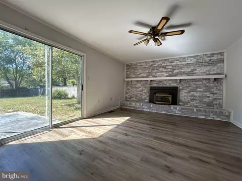 Living - 3402 Williamsburg Dr, Waldorf, MD 20601 photo 2 of 3