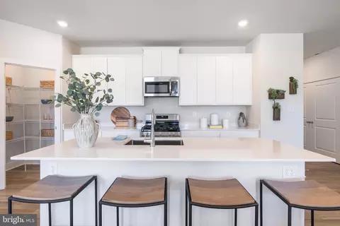 10319 Yosemite St, White Plains, MD 20695