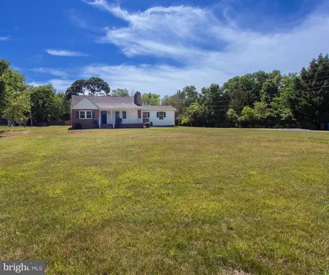 906 Washington Ave, La Plata, MD 20646