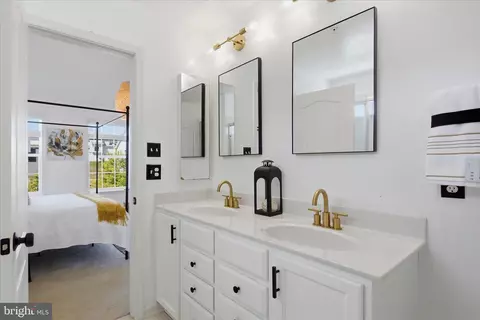 Entry Way - 6735 Mccormick Dr, Bryans Road, MD 20616 photo 5 of 7