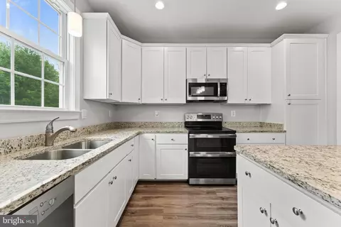 Kitchen - 982 Rye Dr, La Plata, MD 20646 photo 3 of 4