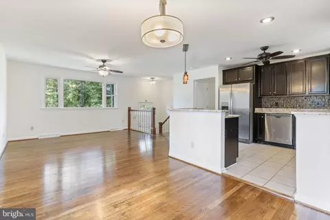 Living - 3754 Gardiner Rd, Waldorf, MD 20601 photo 3 of 6