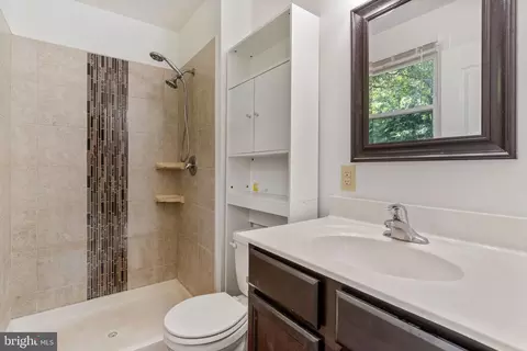 Bath - 3754 Gardiner Rd, Waldorf, MD 20601 photo 2 of 3