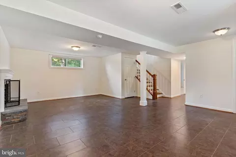 Living - 3754 Gardiner Rd, Waldorf, MD 20601 photo 4 of 6