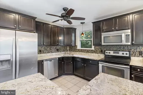 Kitchen - 3754 Gardiner Rd, Waldorf, MD 20601 photo 2 of 4