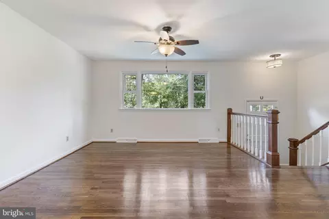 Living - 3754 Gardiner Rd, Waldorf, MD 20601 photo 2 of 6