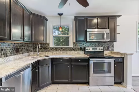Kitchen - 3754 Gardiner Rd, Waldorf, MD 20601 photo 3 of 4