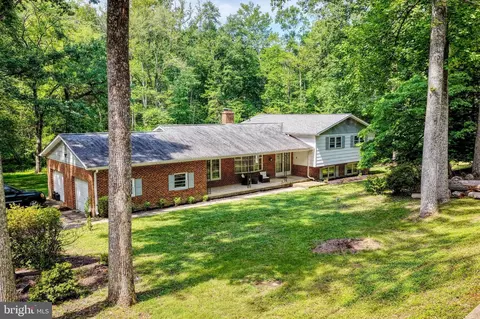 13531 Holly Spring Dr, Waldorf, MD 20601