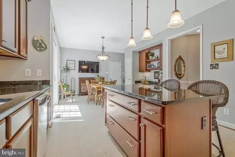 Kitchen - 11565 Magnolia Ct, Issue, MD 20645 photo 5 of 6