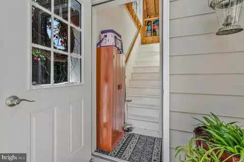 Entry Way - 11565 Magnolia Ct, Issue, MD 20645 photo 2 of 2