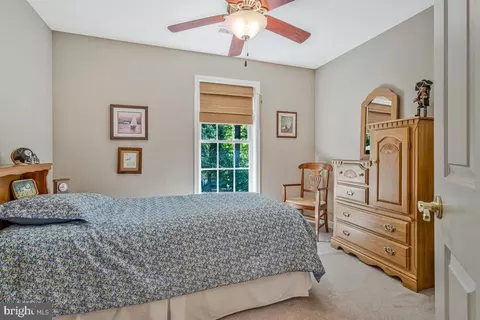 Bedroom - 11565 Magnolia Ct, Issue, MD 20645 photo 4 of 6