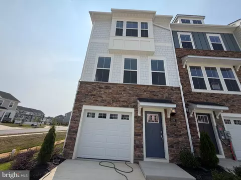 5569 Marksburg Pl, White Plains, MD 20695