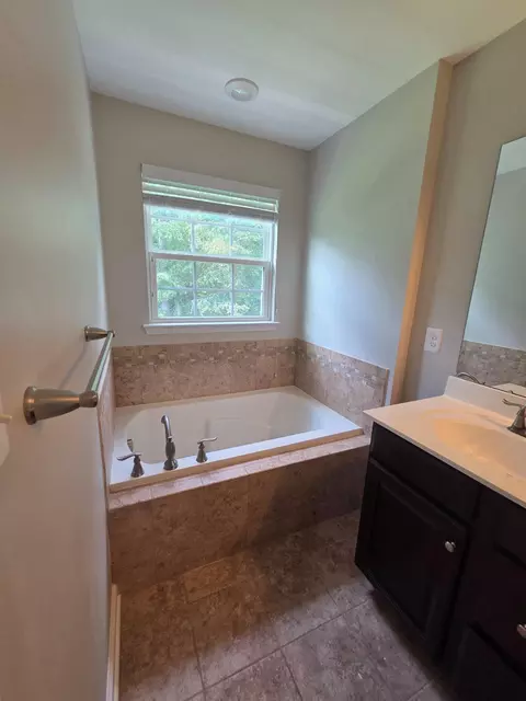 Bath - 3166 High Rocks Pl, Waldorf, MD 20601 photo 2 of 5