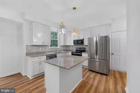 Kitchen - 14645 Balsam Ct, Swan Point, MD 20645 photo 2 of 2